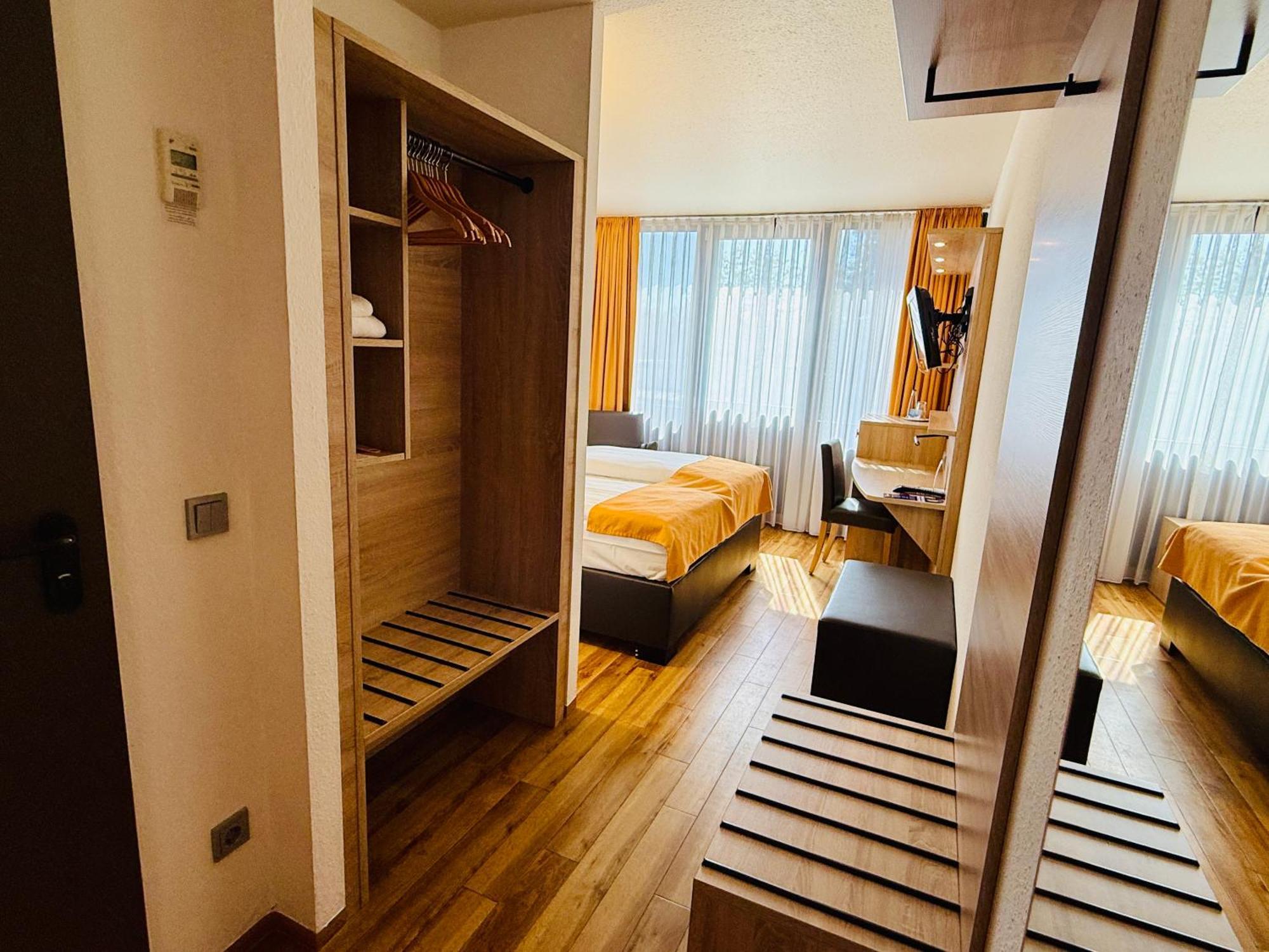 Arvena Messe Hotel Нюрнберг Экстерьер фото