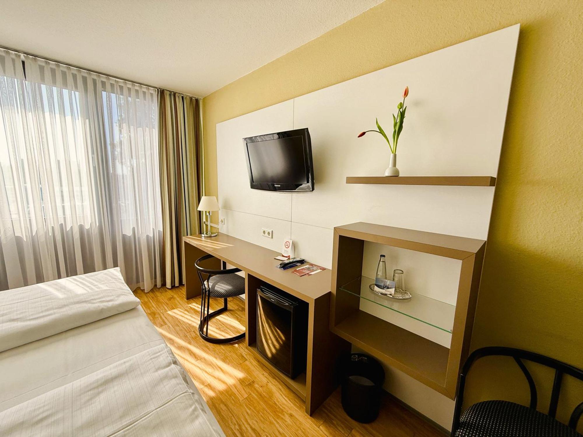Arvena Messe Hotel Нюрнберг Экстерьер фото
