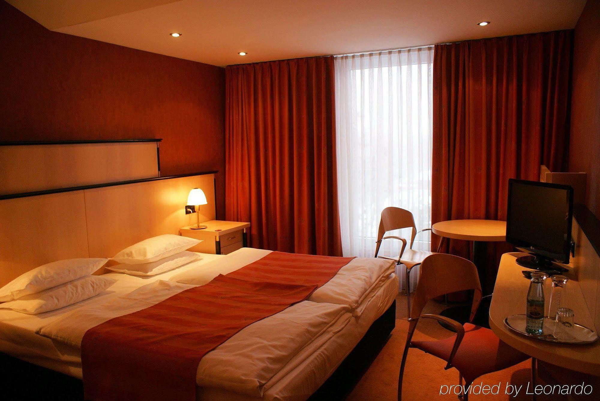 Arvena Messe Hotel Нюрнберг Экстерьер фото